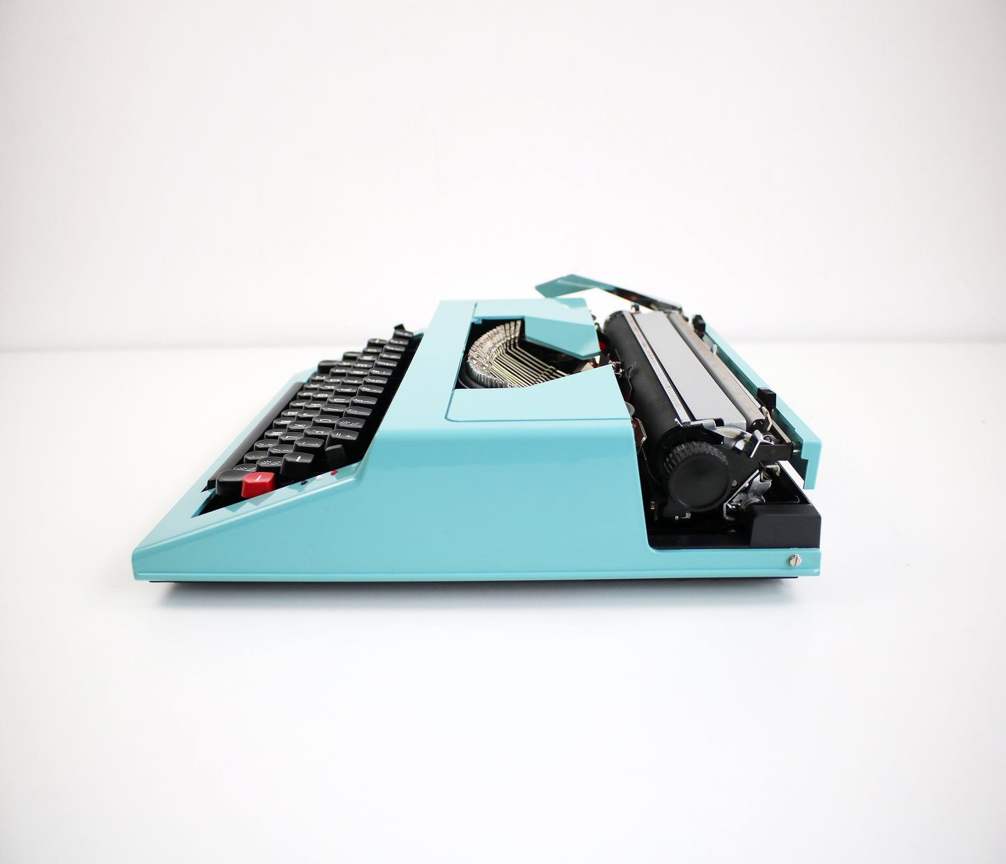 Modernist Maritsa 30 typewriter with cover - blue and black - working conditon