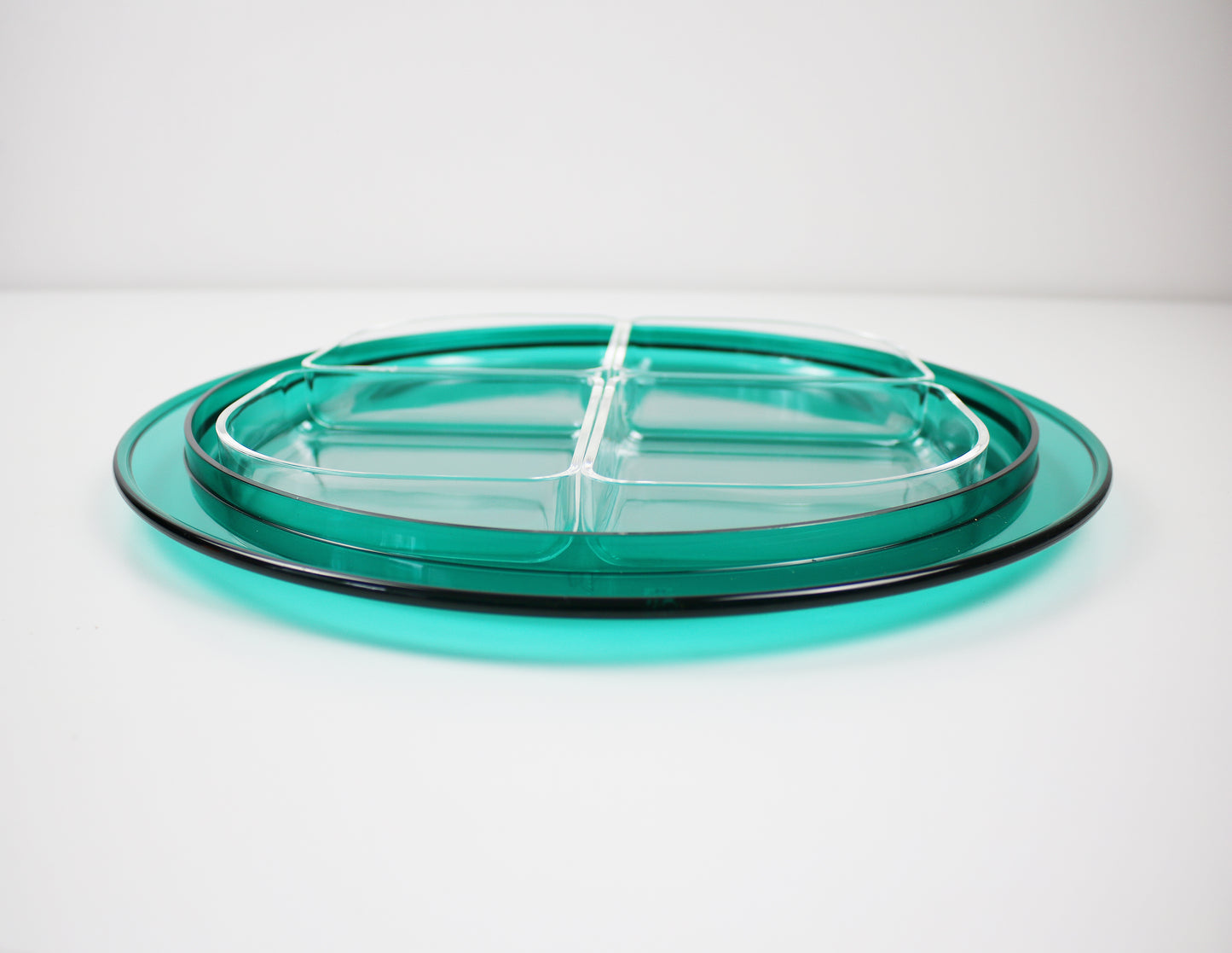 1990s Italian hors d'oeuvres serving tray in clear and clear emerald green lucite by Guzzini - Ninfea range