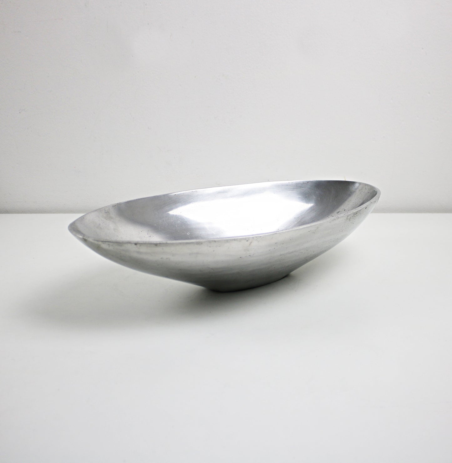 1990s Valerie Graham postmodern salad bowl and servers set in alumnium
