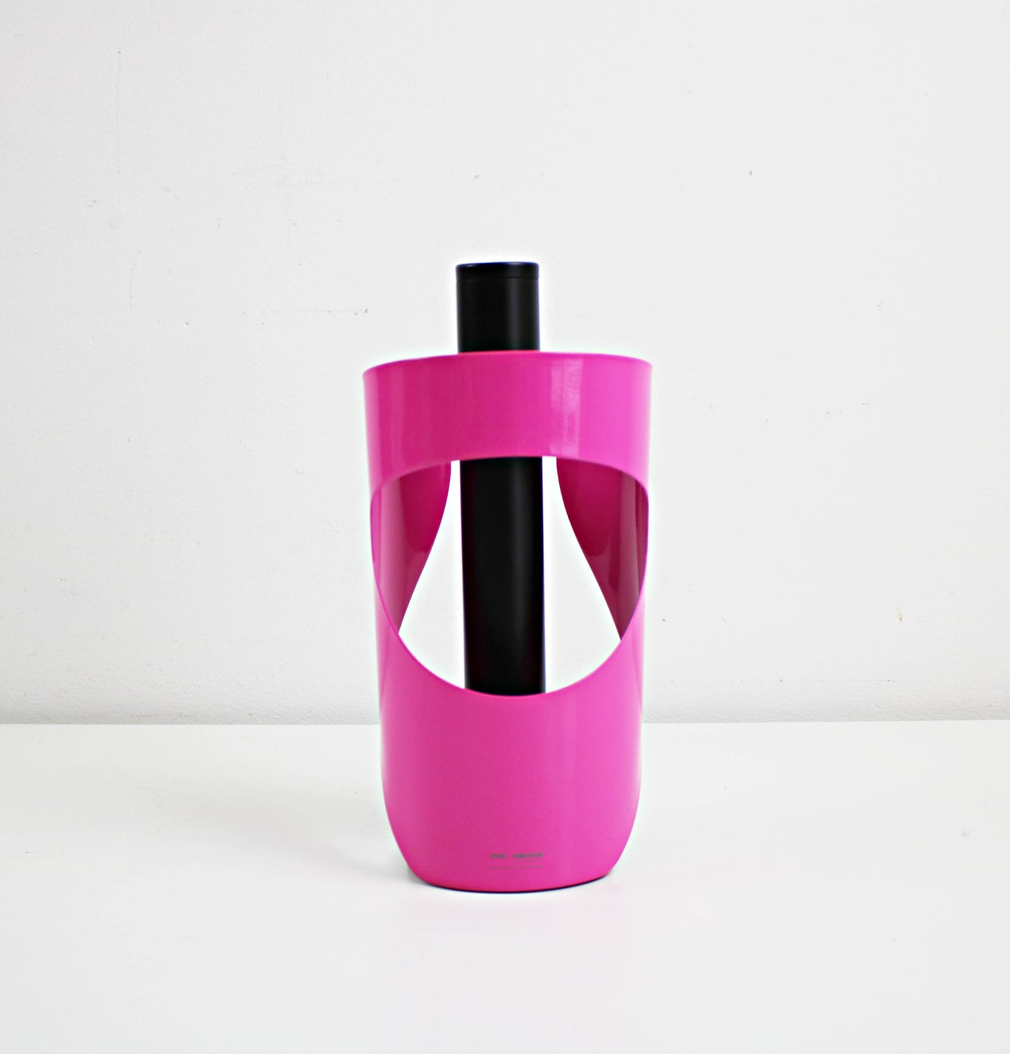Pre-loved Sabine Stougaard for Steel Function - Pisa kitchen towel holder in bright pink and black