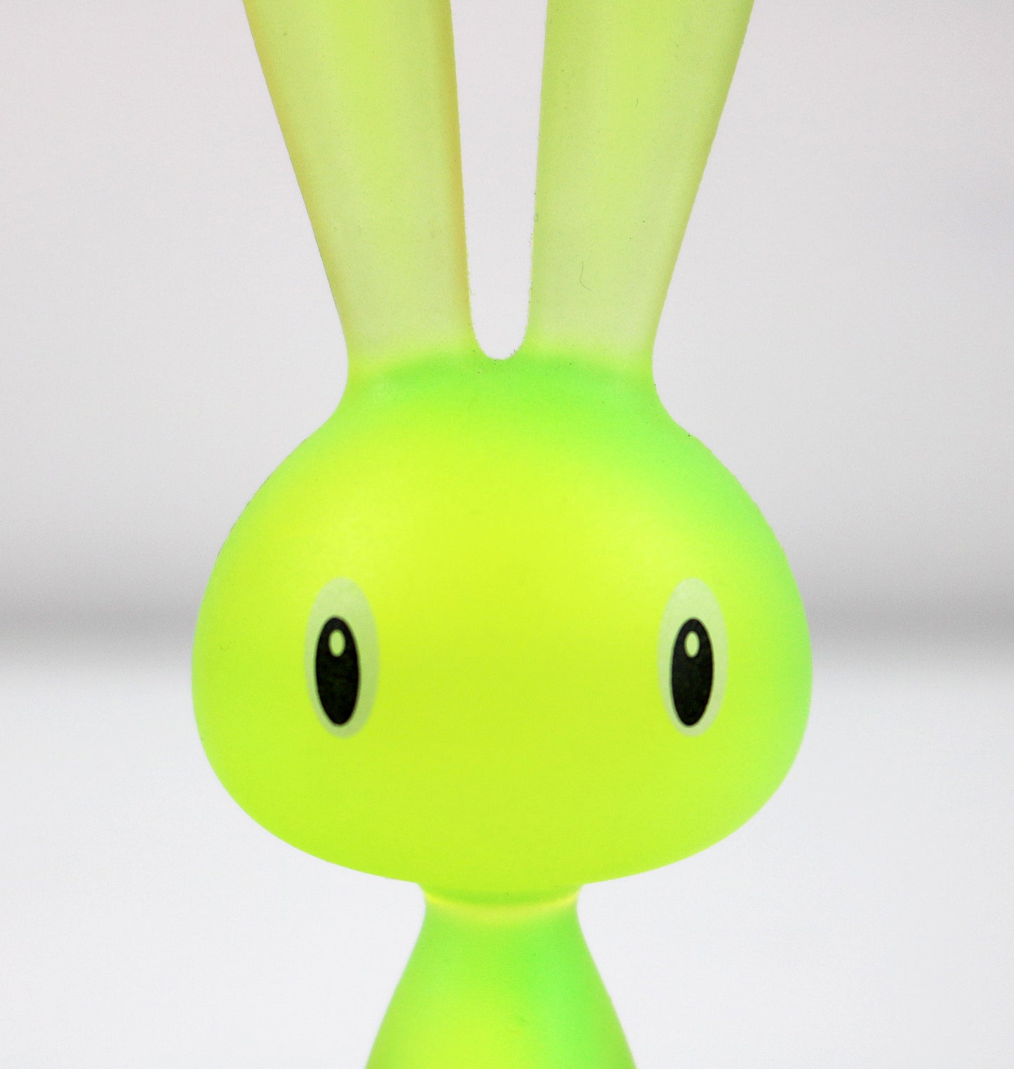 Preloved resin carrot and rabbit kitchen roll towel holder by Stefano Giovannoni for Alessi - note sizes.