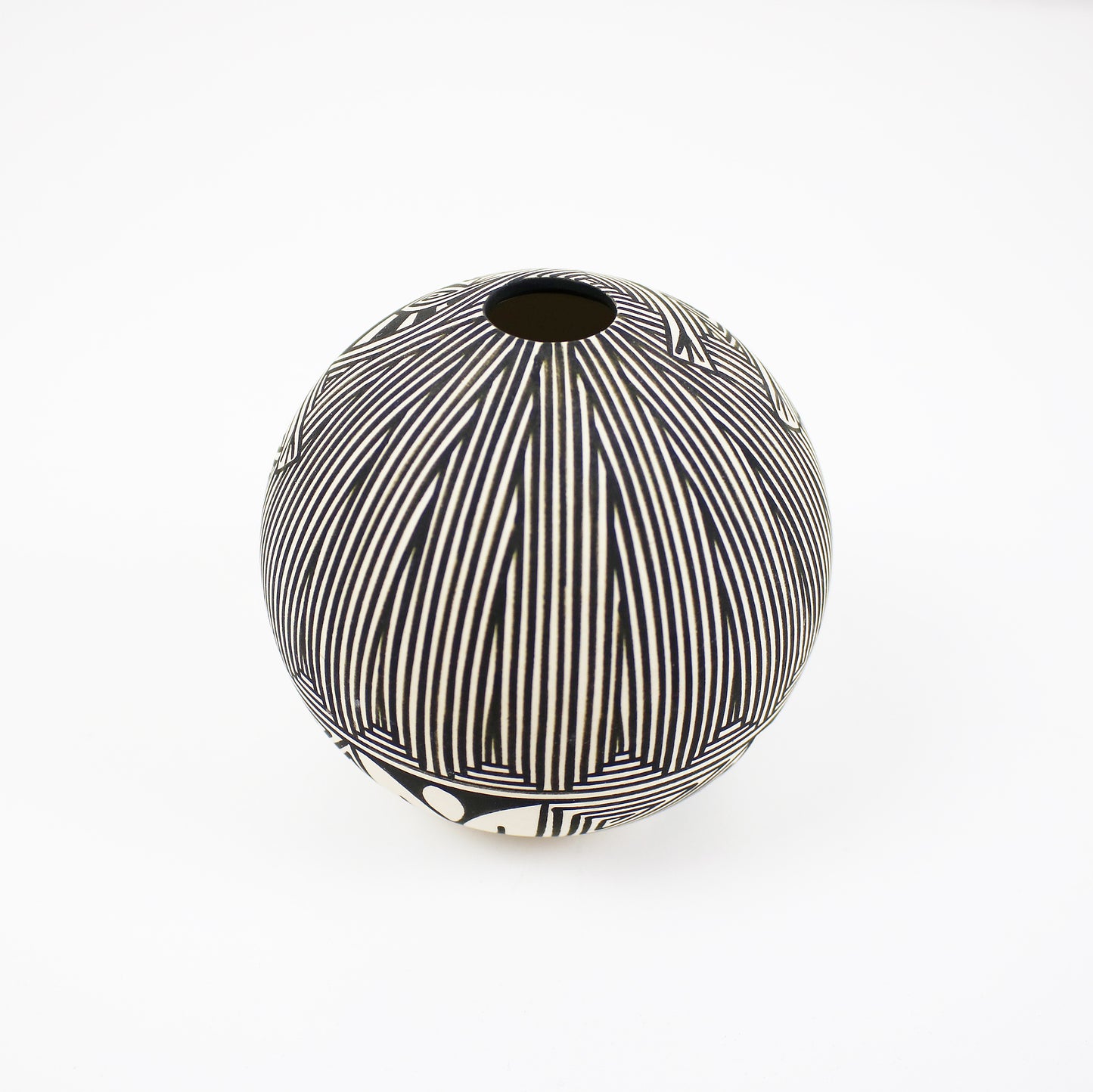 Hand-crafted one-off Acoma seed pot by ls. Patricio New Mexico - preloved