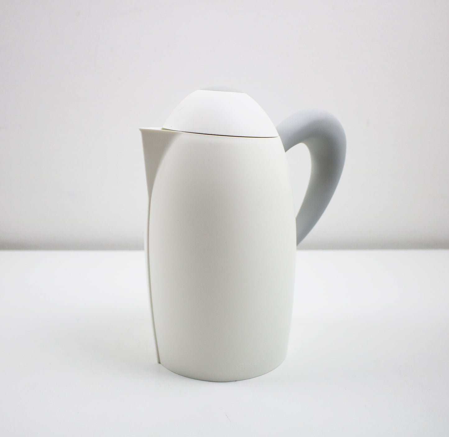 1990s 'Tobia' insulated thermal vacuum jug/ flask Angeletti and Ruzza for Fratelli Guzzini