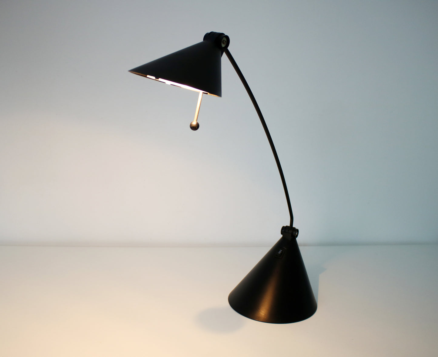 Adjustable desk lamp in black 1997 post modernism Paras by Dar Lighting