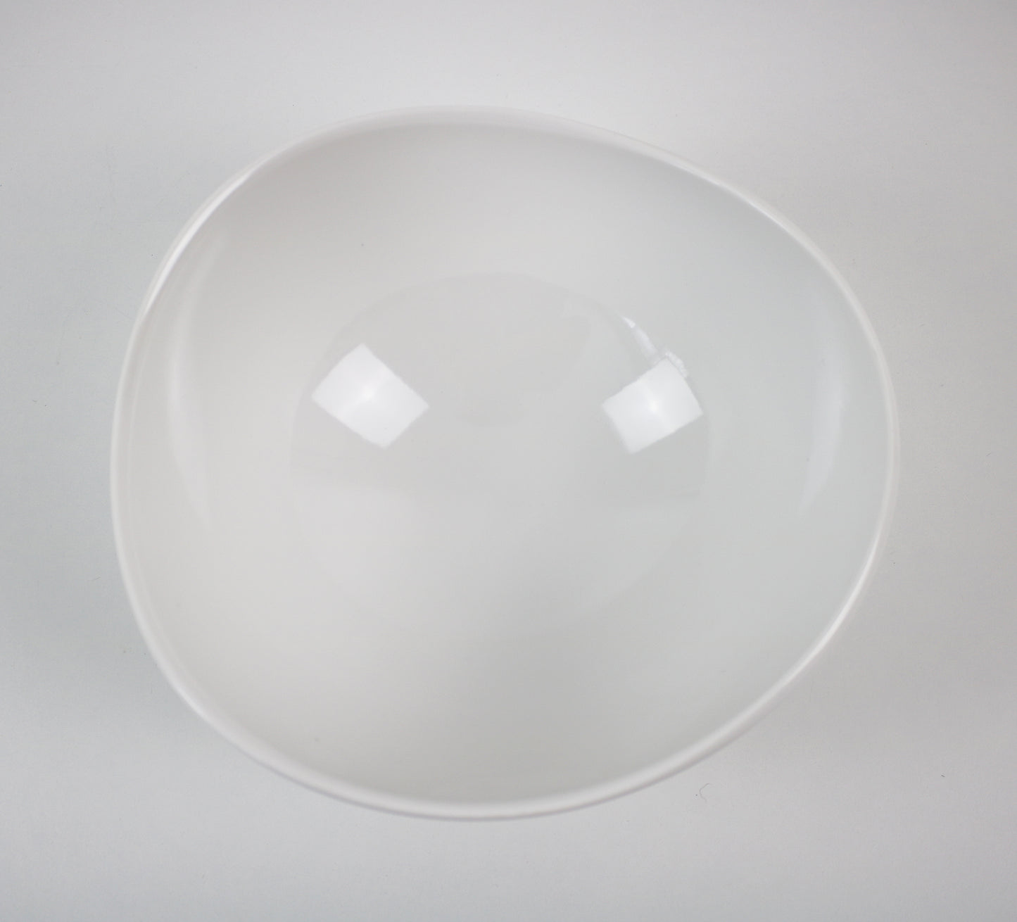 Wovo set of 3 serving bowls - white. Unused early 2000s vintage stock