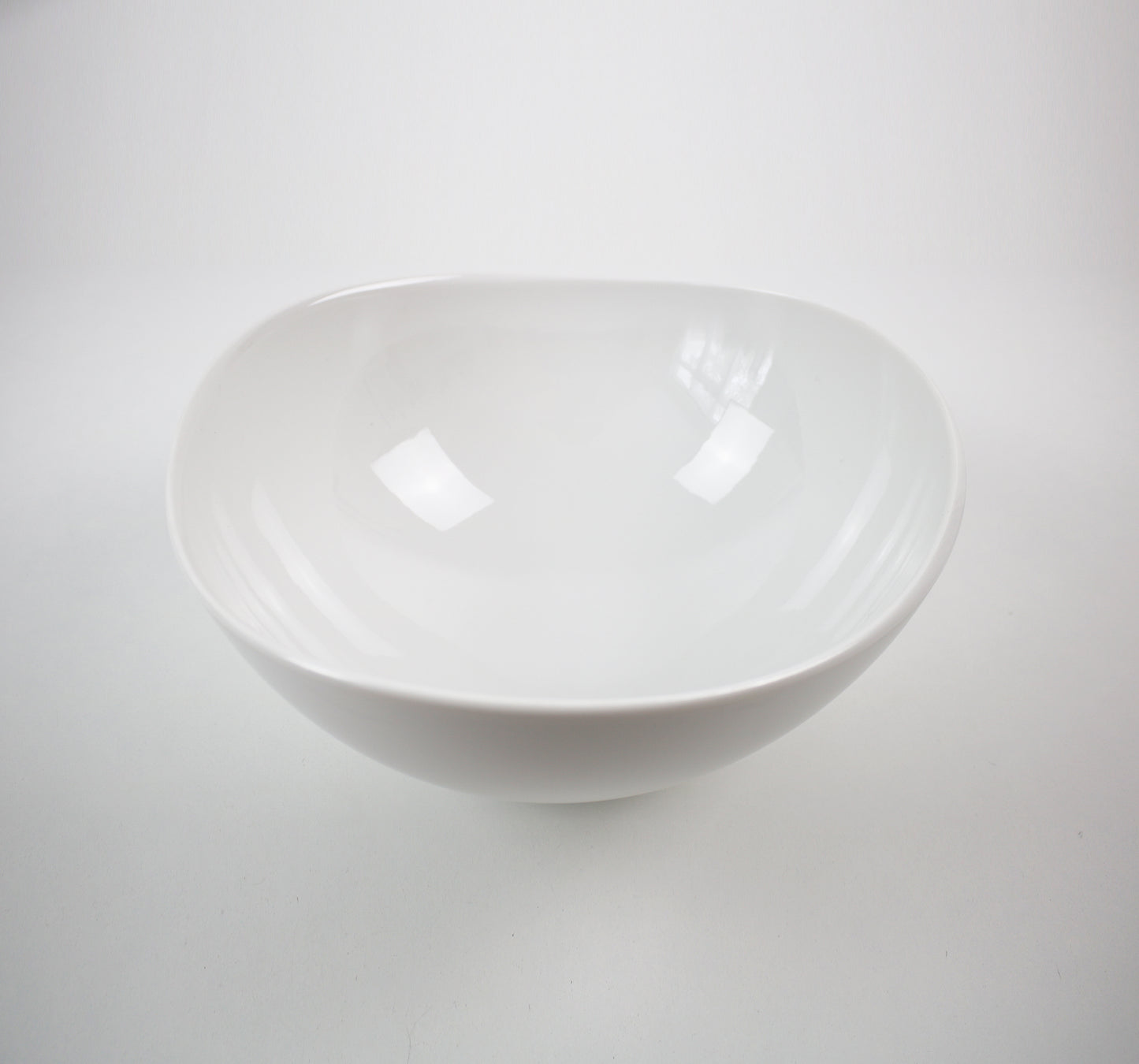 Wovo set of 3 serving bowls - white. Unused early 2000s vintage stock