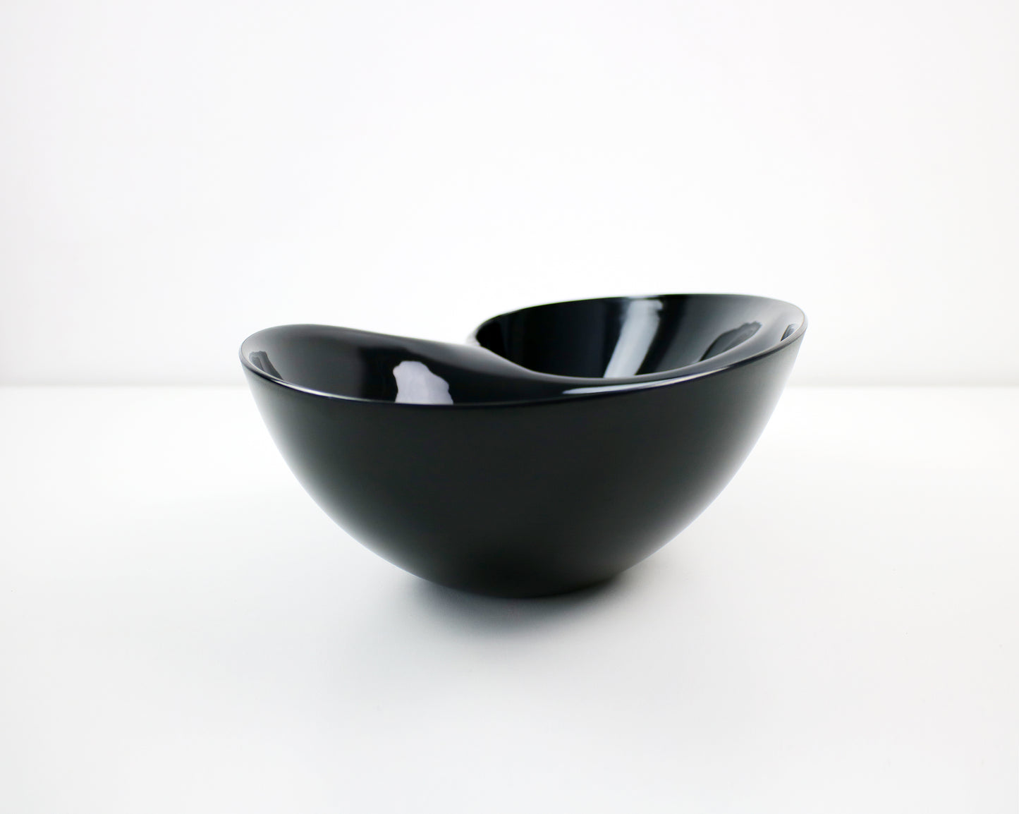 Scott Henderson 2001 Wovo chip and dip bowl - black. Unused vintage stock