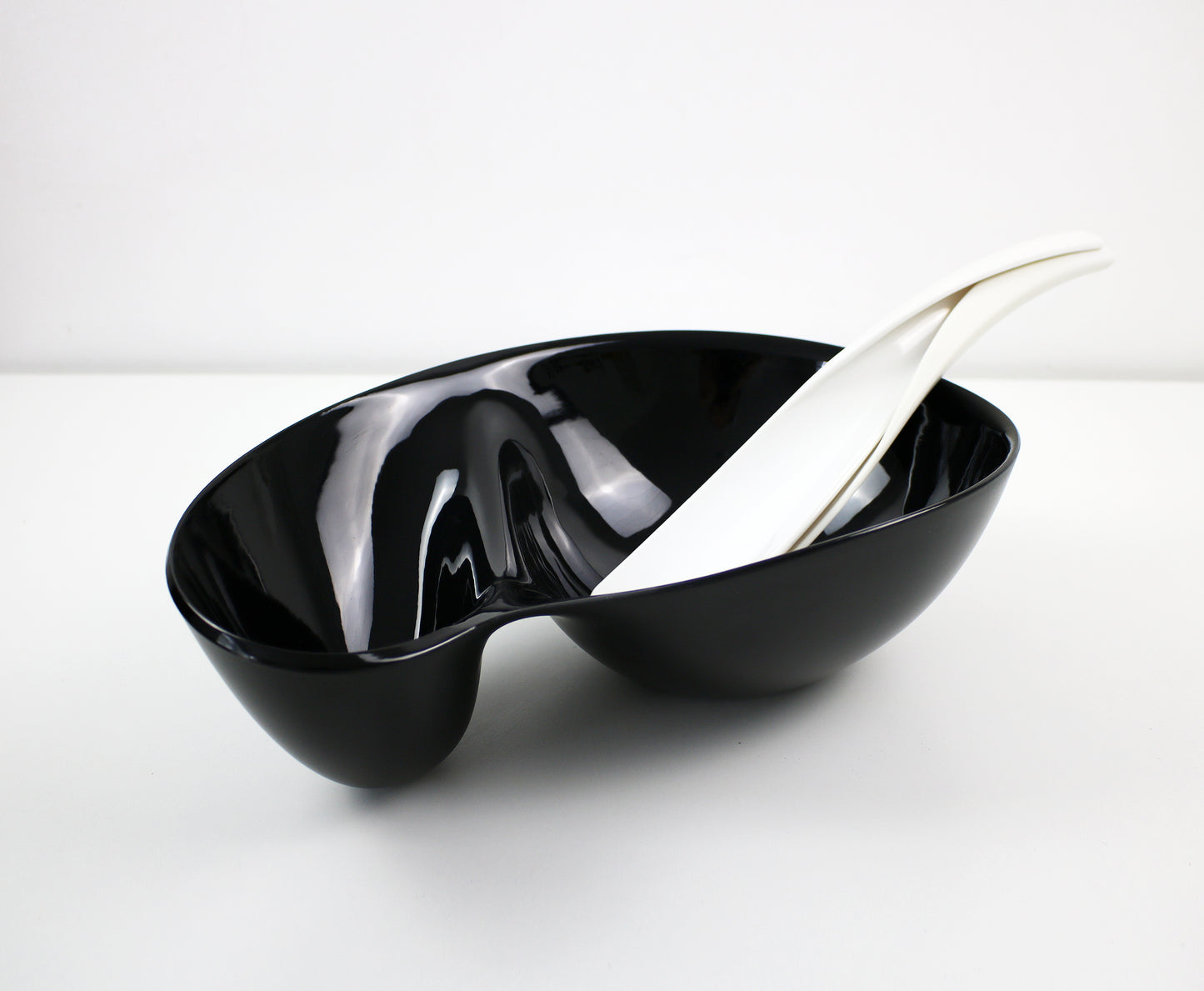 Scott Henderson 2001 Wovo chip and dip bowl - black. Unused vintage stock