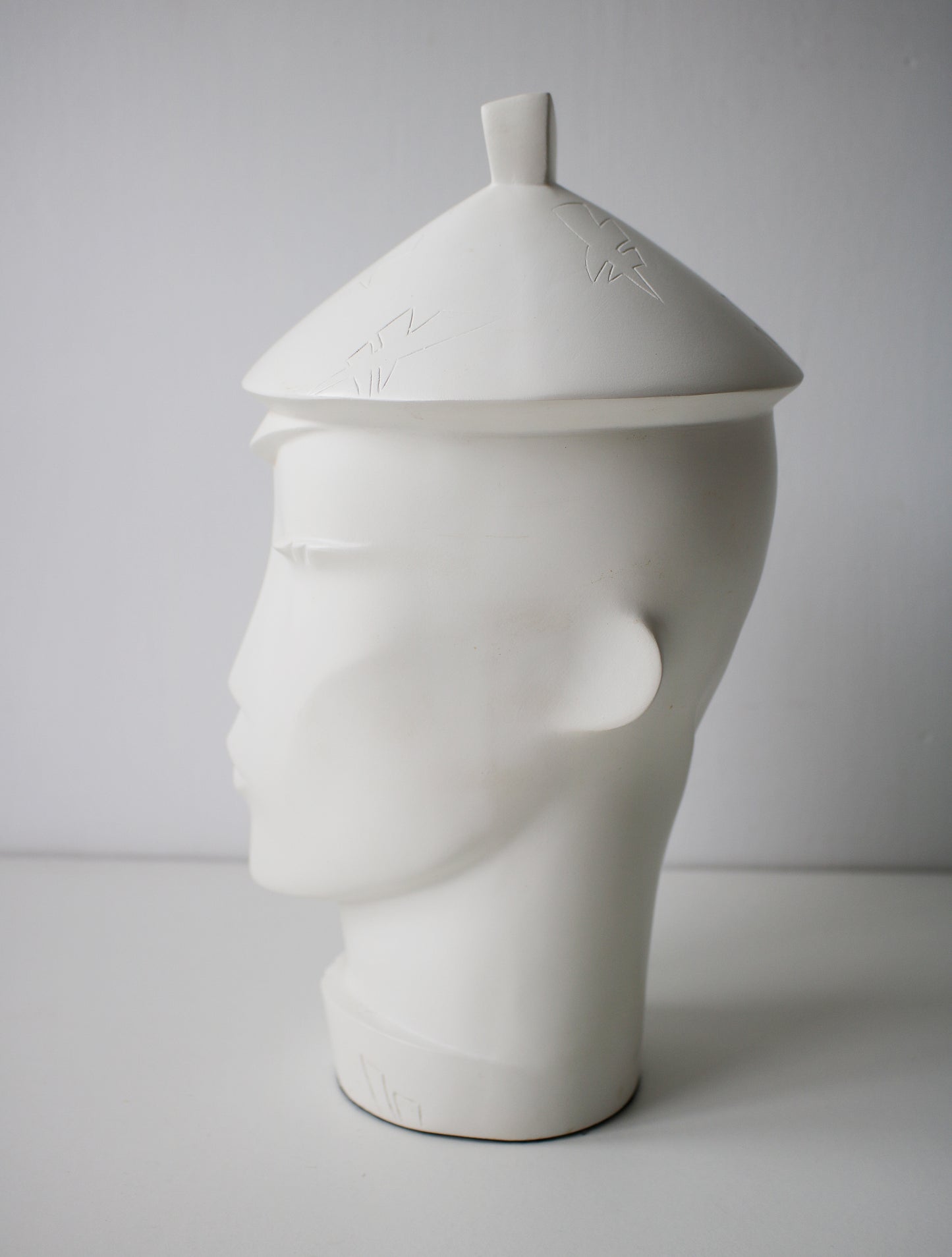 Authentic Lindsey B Peking sculpture
