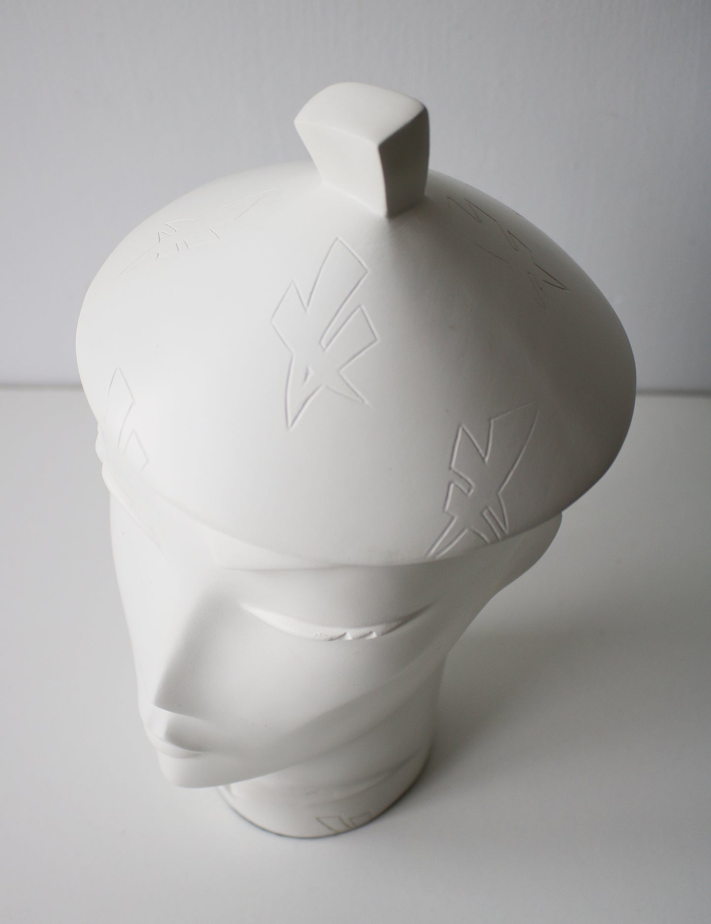 Authentic Lindsey B Peking sculpture