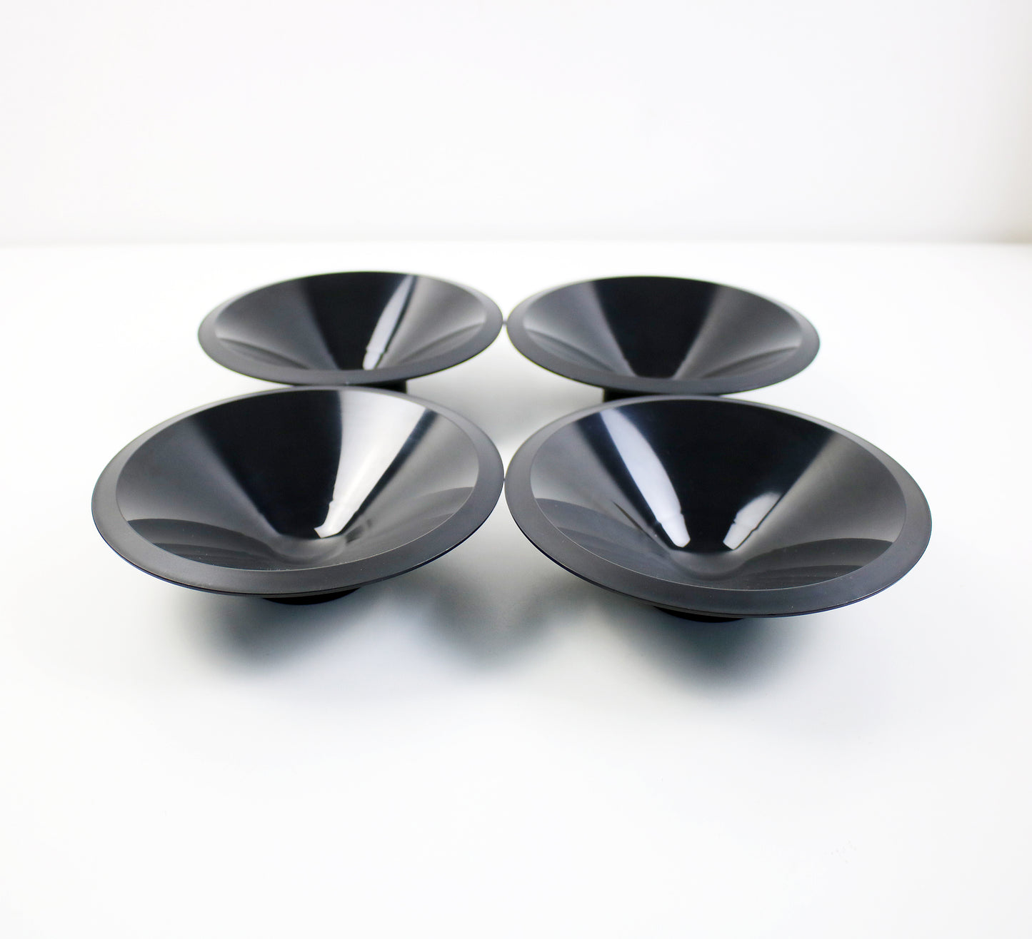 Paulus Van Leeuwen for Spong - Postmodern salad bowls in black plastic - set of 4