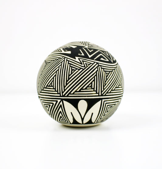 Hand-crafted one-off Acoma seed pot by ls. Patricio New Mexico - preloved
