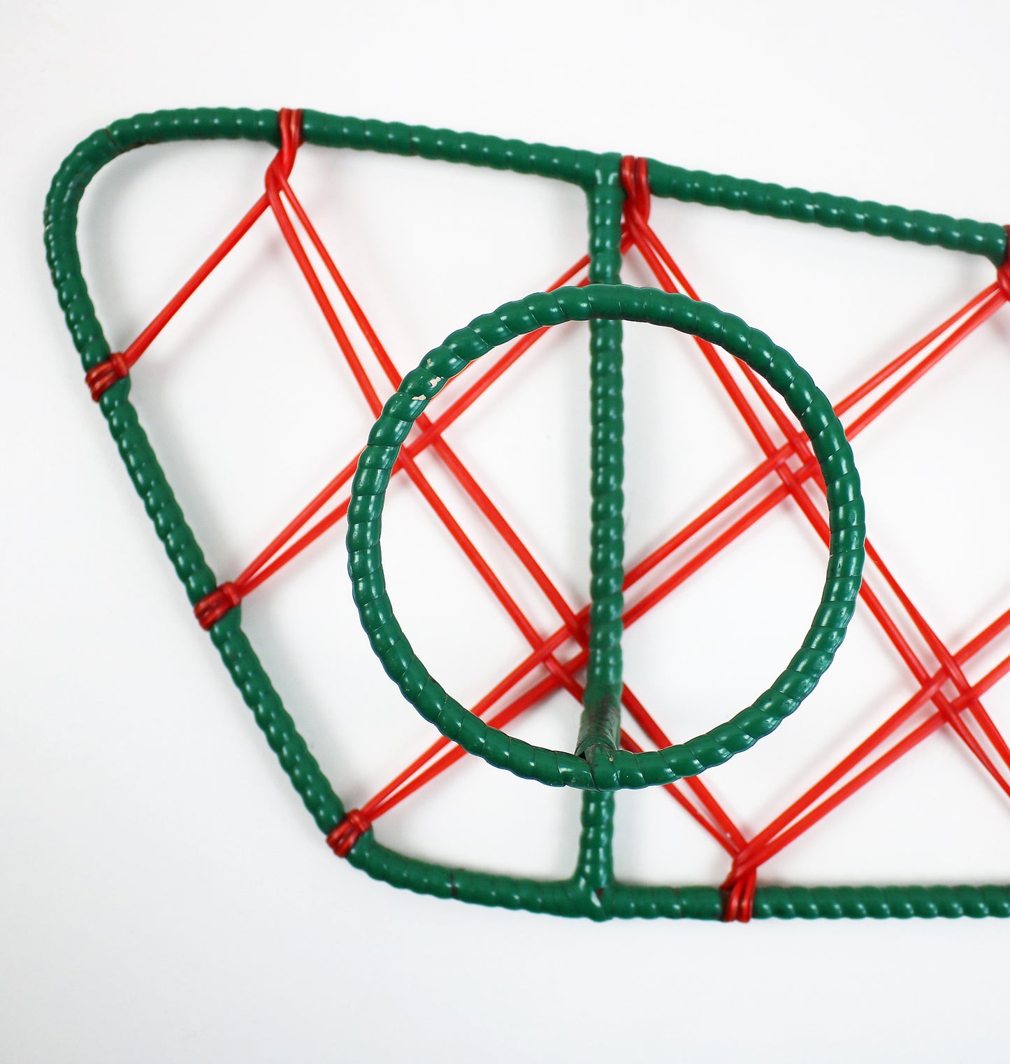 Vintage Italian atomic coat rack / hooks in metal with scoubidou plastic string in red and green