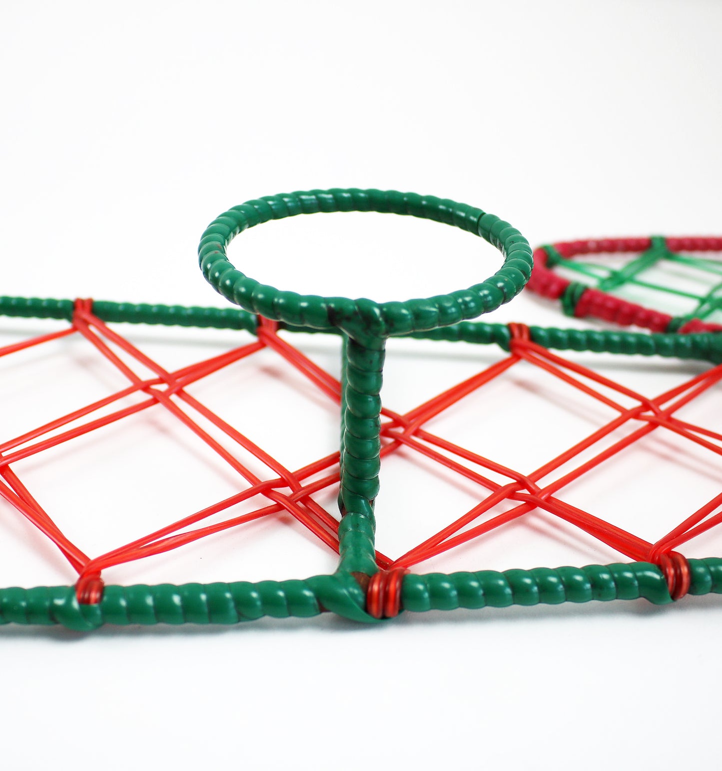 Vintage Italian atomic coat rack / hooks in metal with scoubidou plastic string in red and green