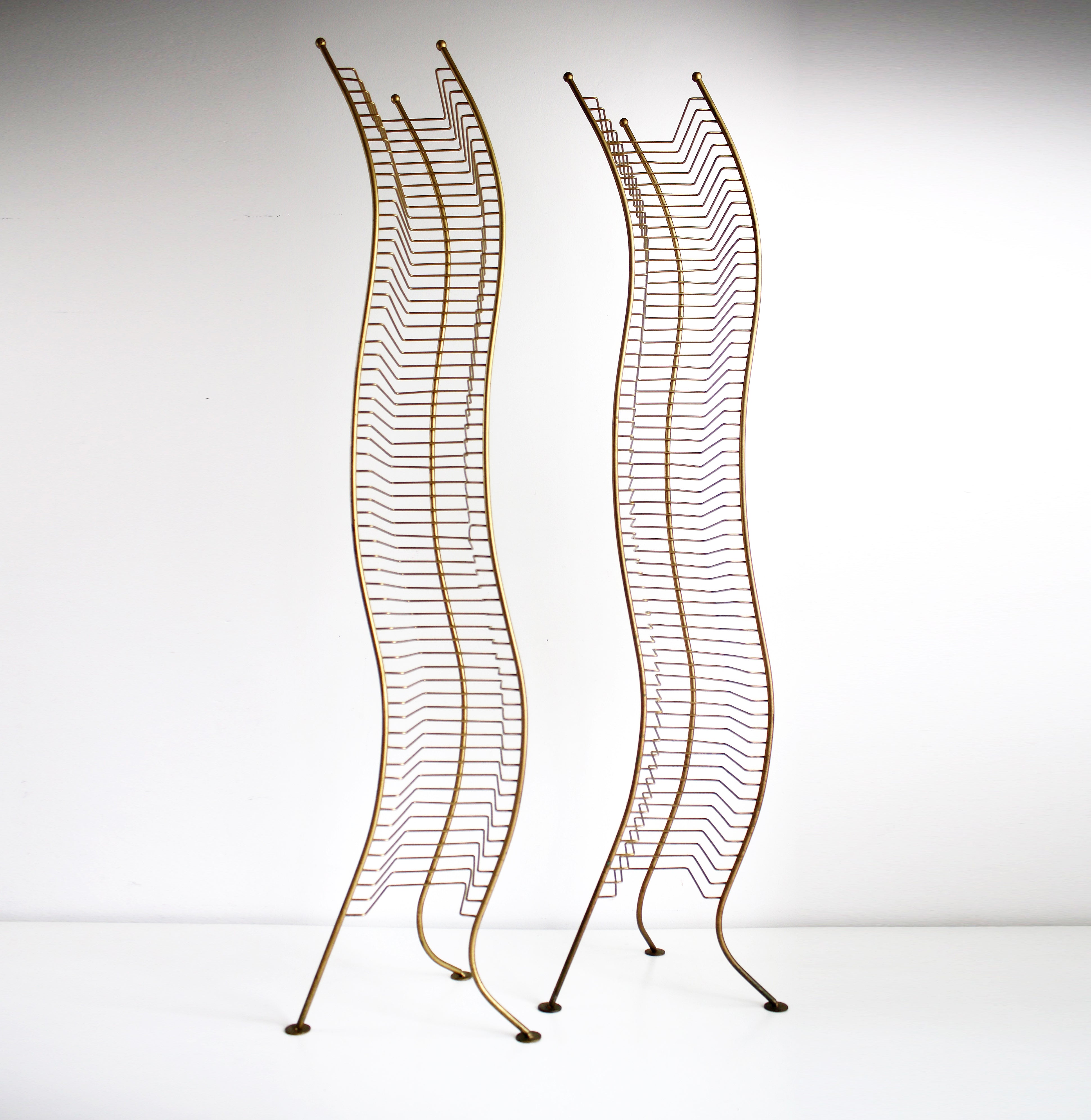 Stunning gold finish Postmodern wavy CD tower - Vintage rare item – Kuladot
