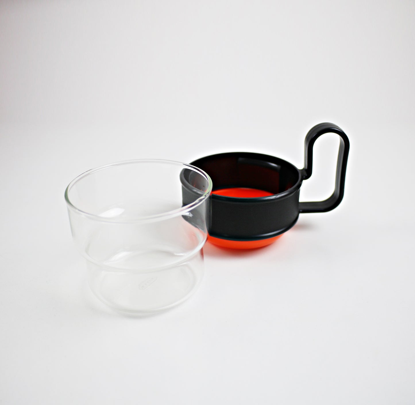 Pairs of modernist Pyrex Brasilia - glass and plastic cups - black and orange or black and yellow