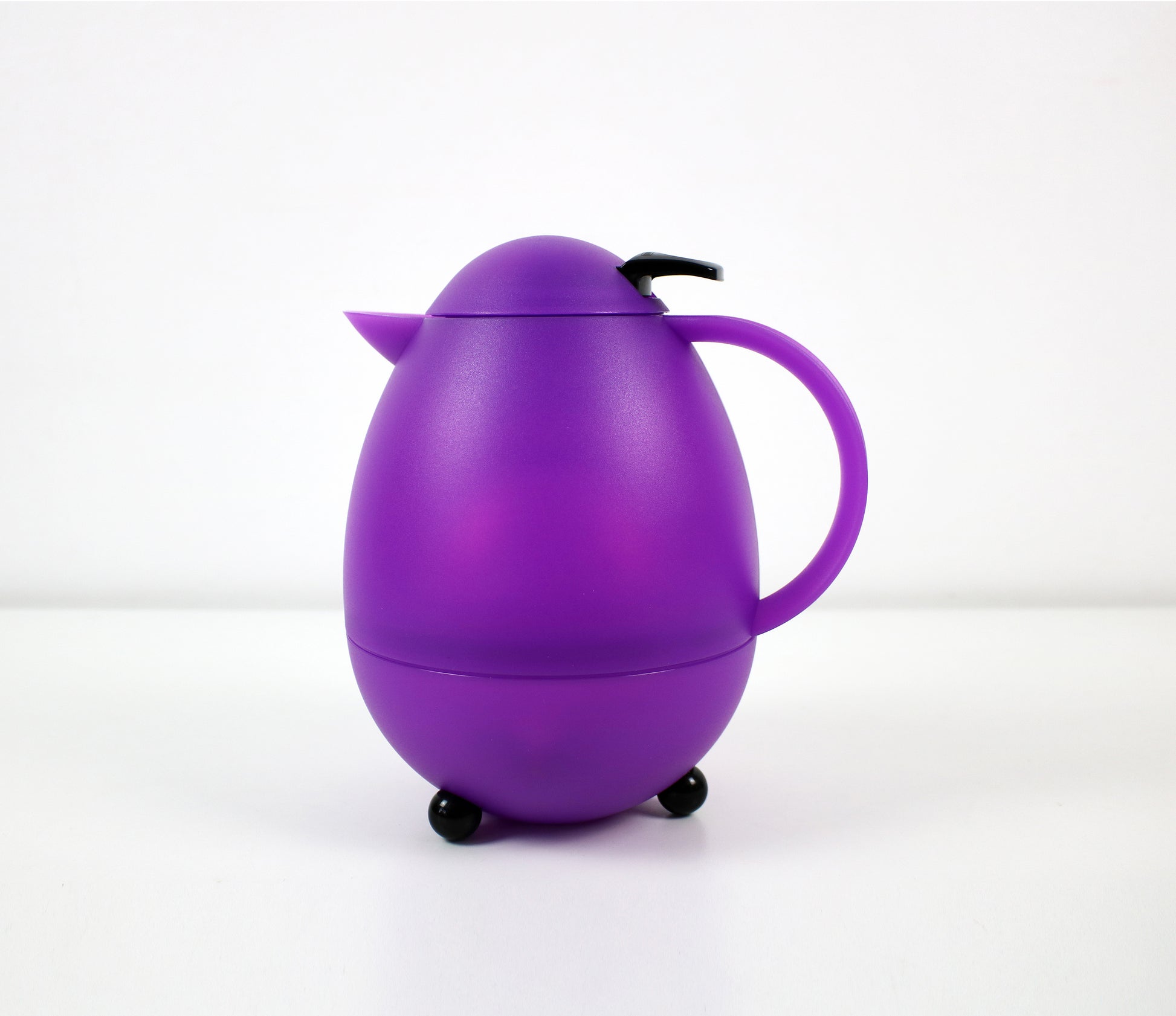 Hans Slany Memphis style jug in purple and black plastic for Leifheit Germany 1990s