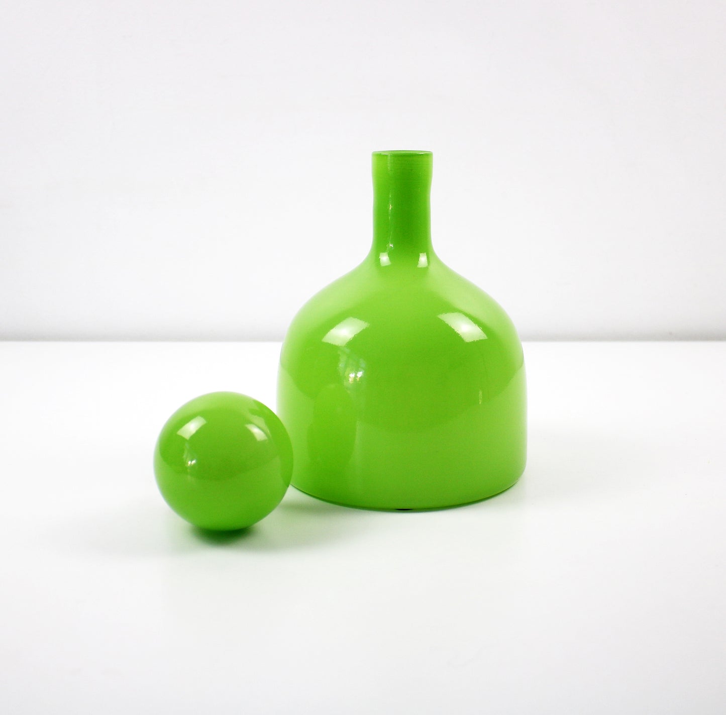 Decorative glass decanter with stopper
