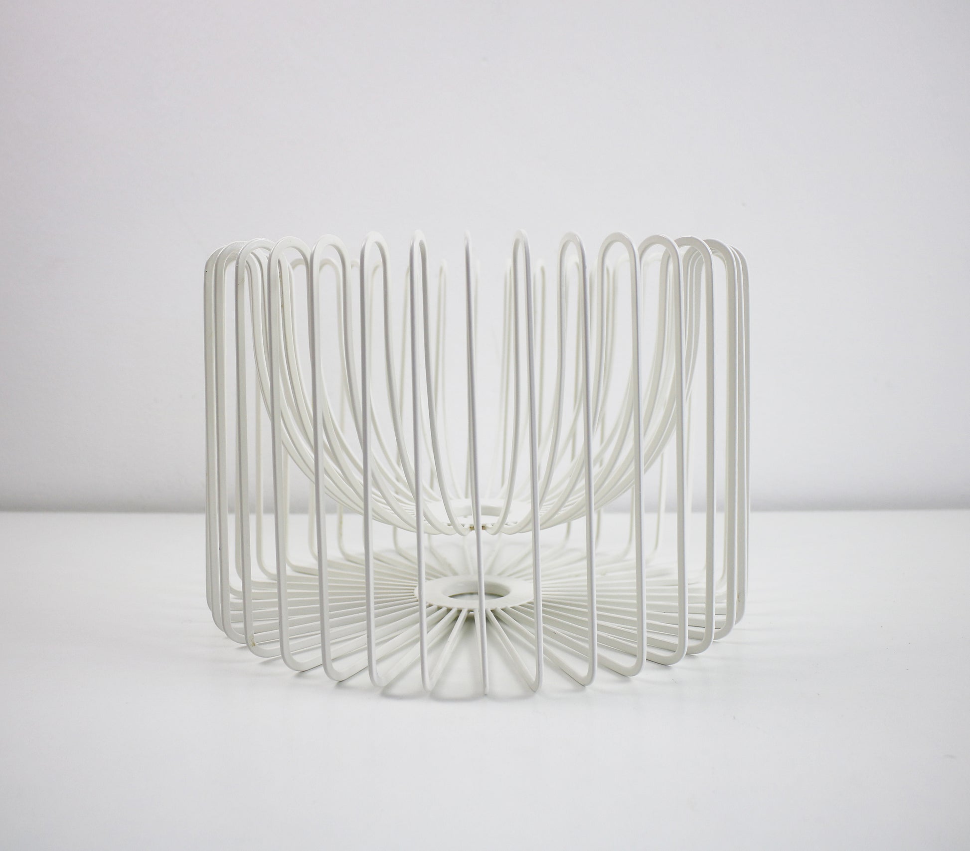 1990s Tradig white wire fruit bowl by Ehlen Johansson for IKEA PS range